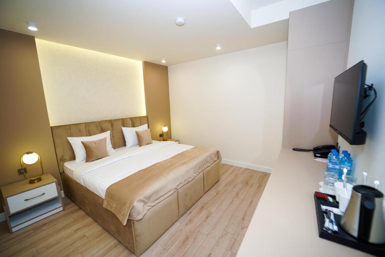 B&M Hotel Jerevan Eksteriør billede