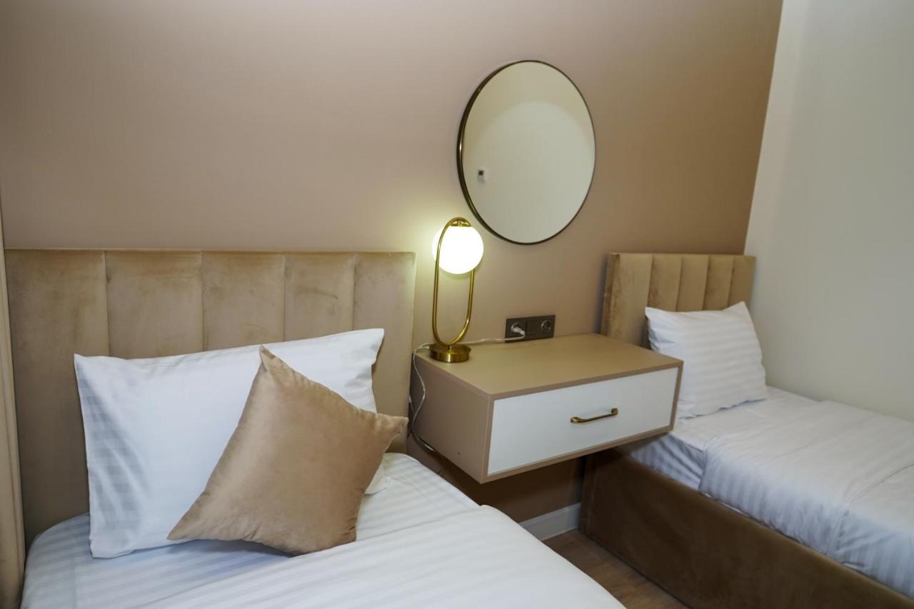B&M Hotel Jerevan Eksteriør billede