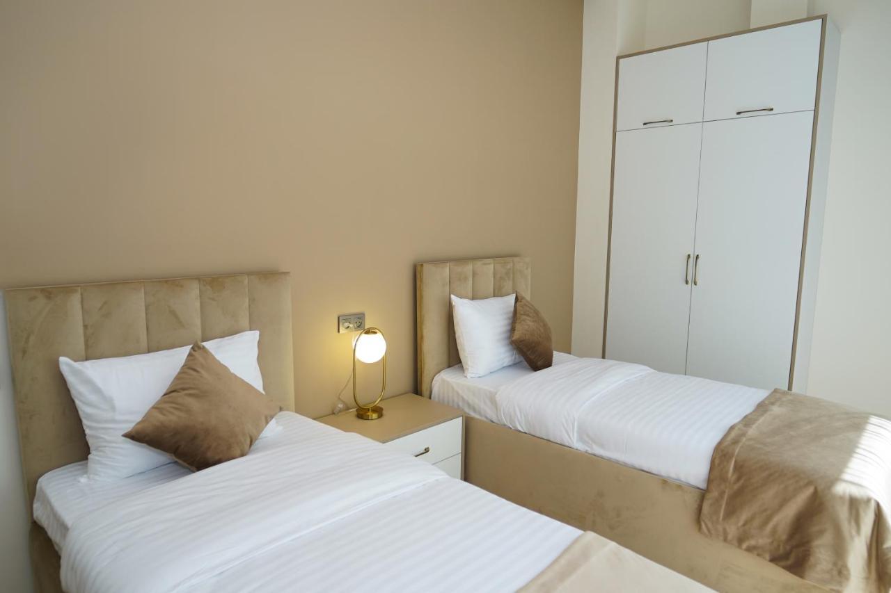 B&M Hotel Jerevan Eksteriør billede