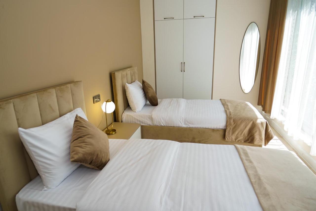 B&M Hotel Jerevan Eksteriør billede