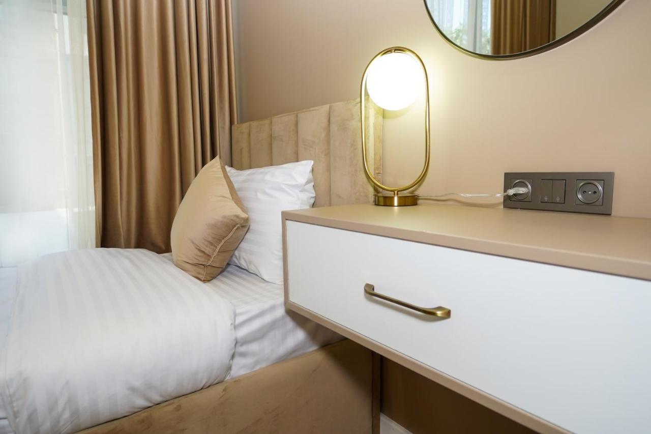 B&M Hotel Jerevan Eksteriør billede