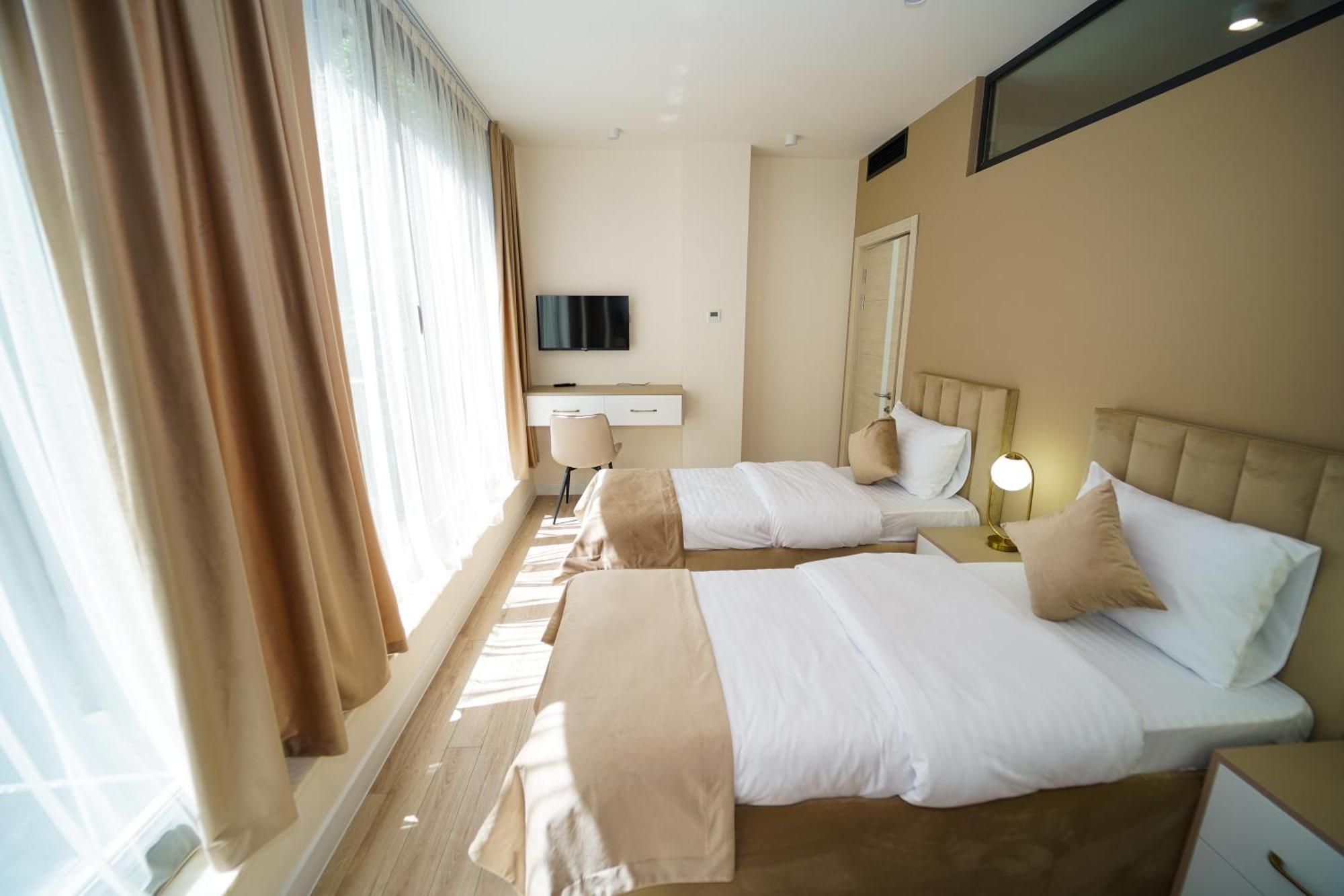 B&M Hotel Jerevan Eksteriør billede