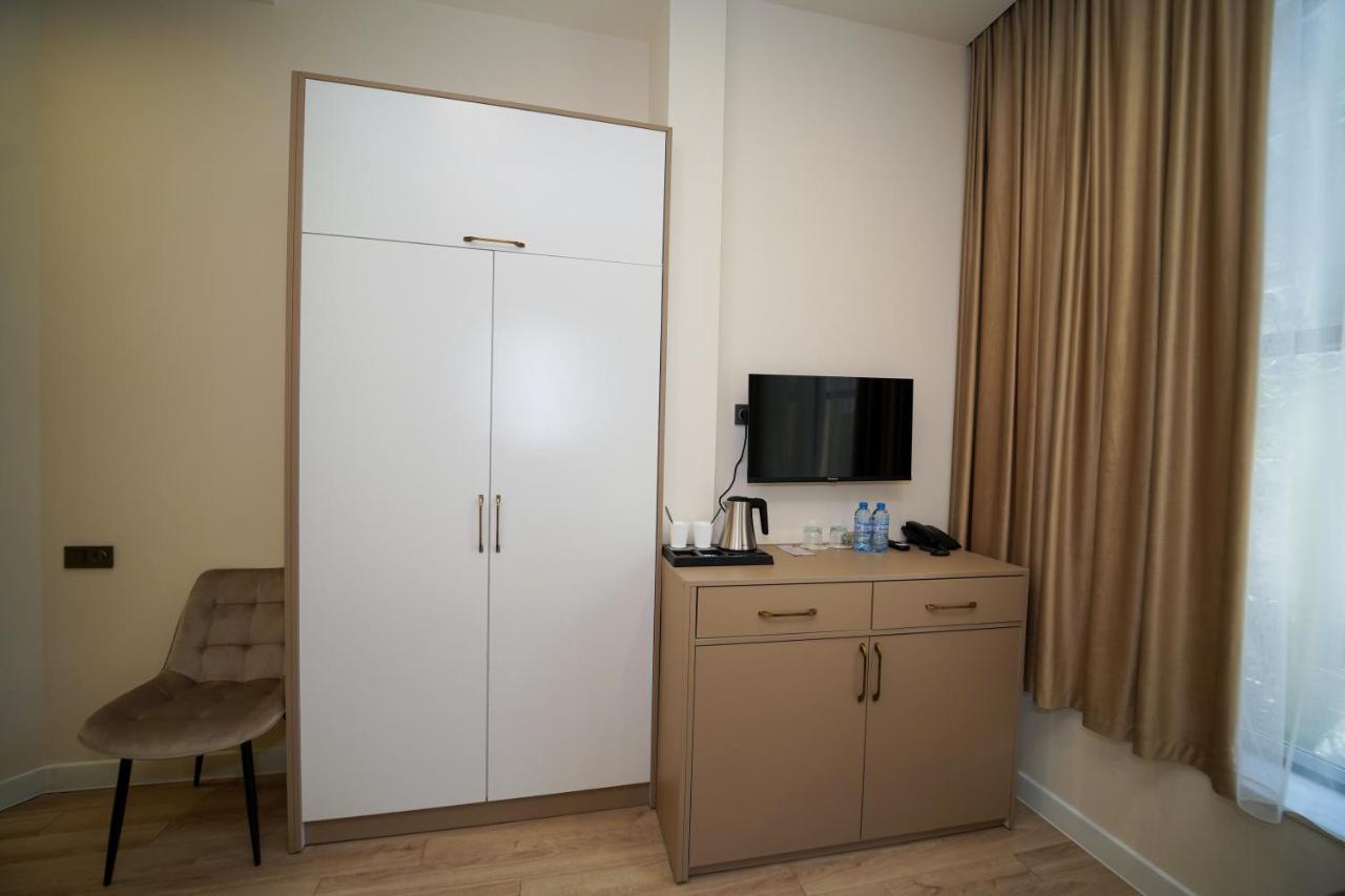 B&M Hotel Jerevan Eksteriør billede